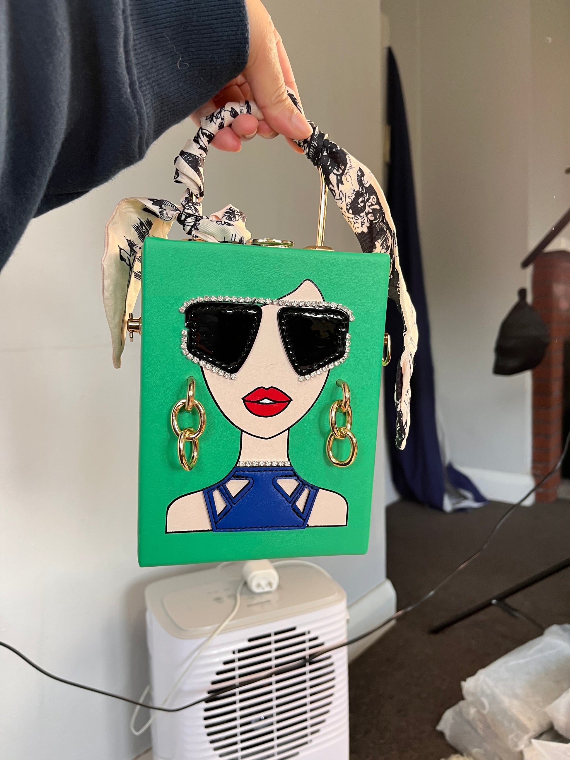 Elegant hard type Face bag hancarry or crossbody