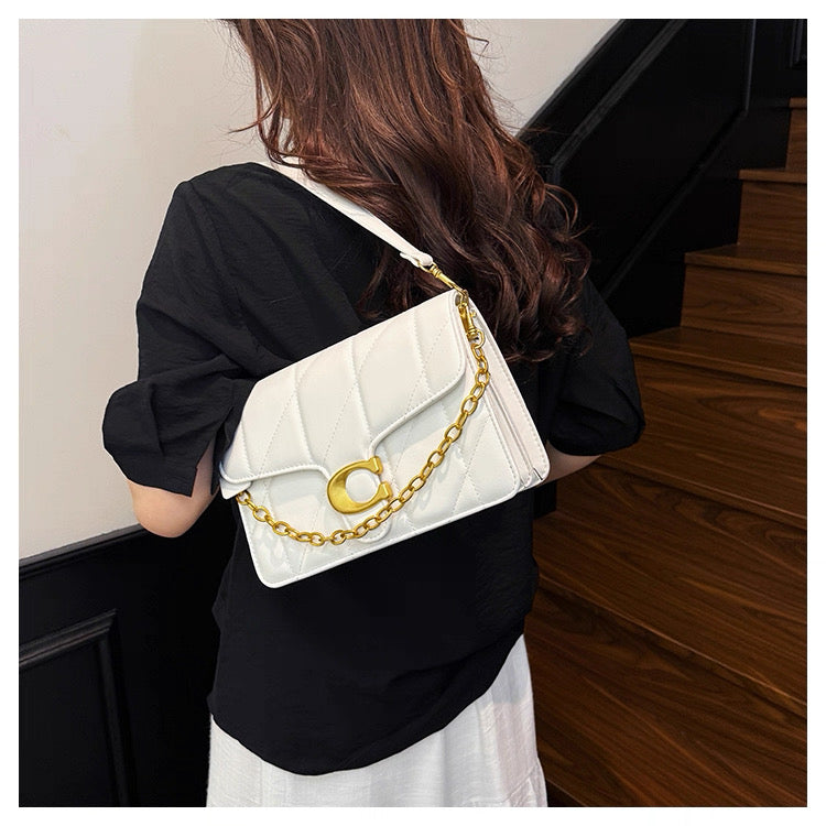 Pre order Coach versatile shoulder crossbody bag