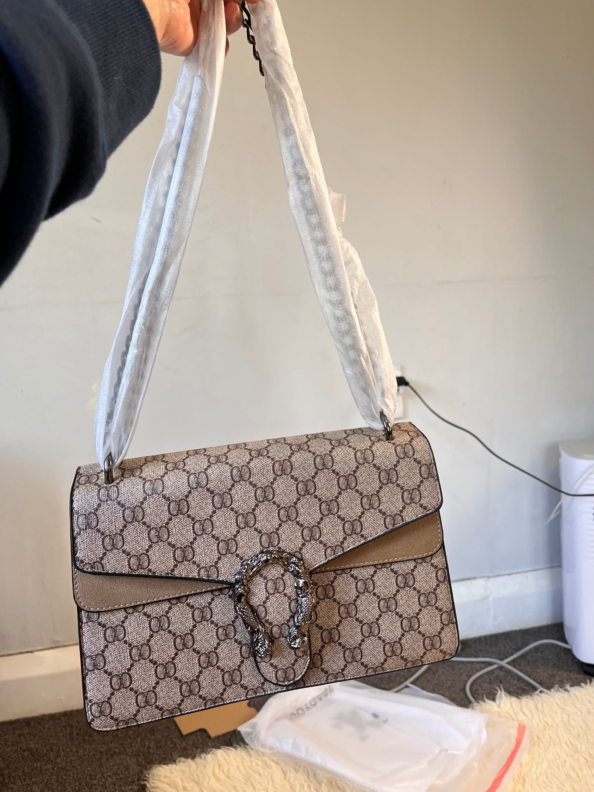Gucci Dionysus hard type leather shoulder and crossbody bag w/gift box