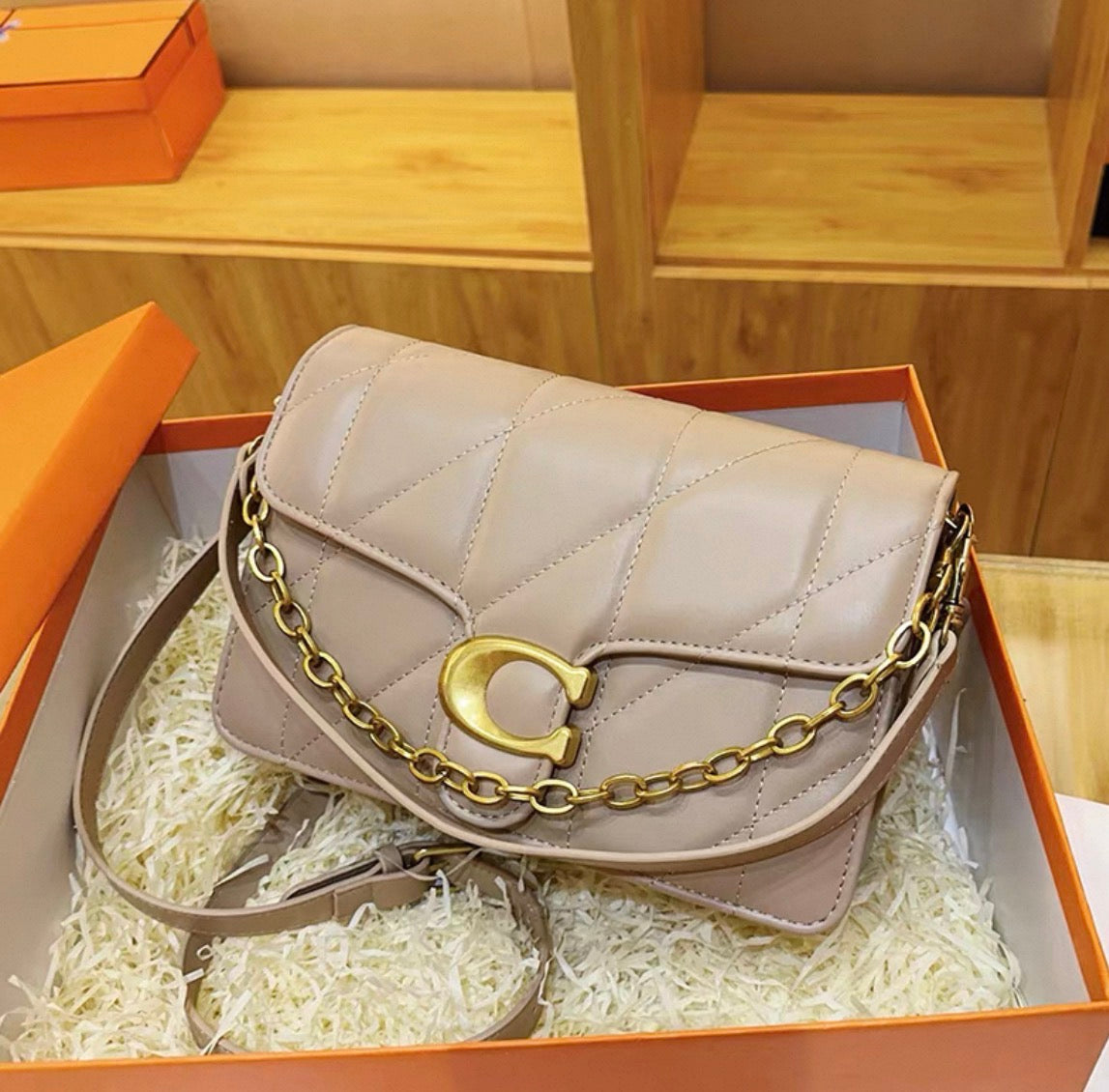 Pre order Coach versatile shoulder crossbody bag