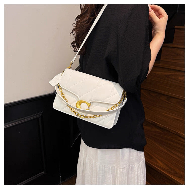 Pre order Coach versatile shoulder crossbody bag