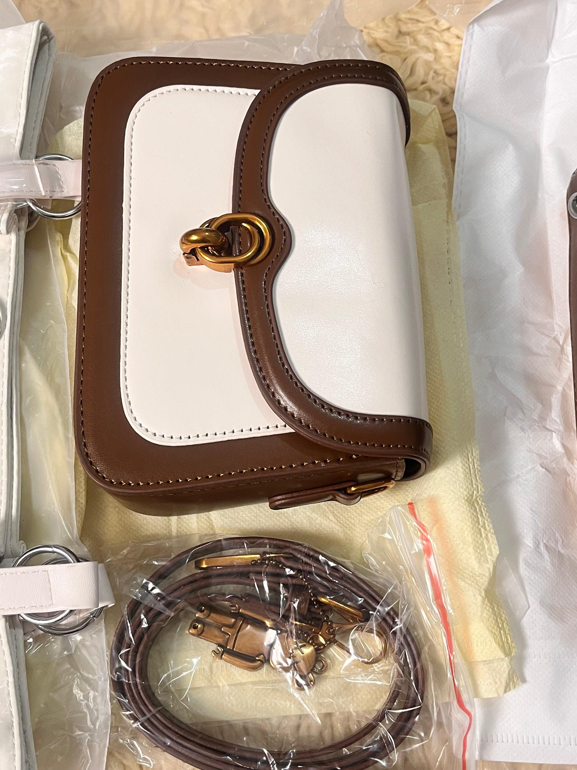 Leather crossbody bag with cute keychain
