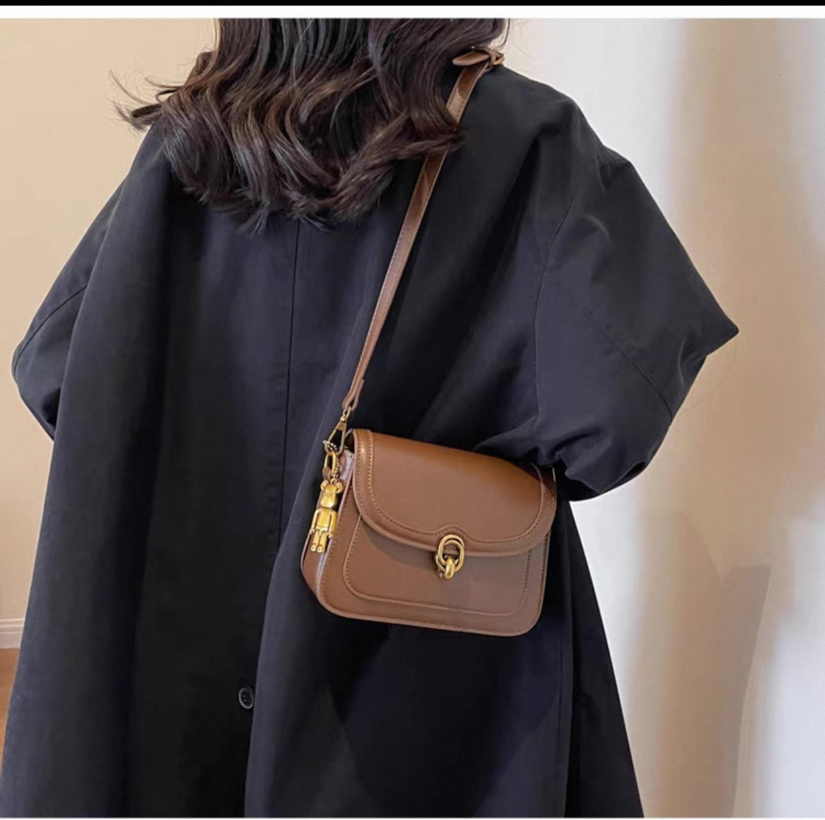 Leather crossbody bag with cute keychain