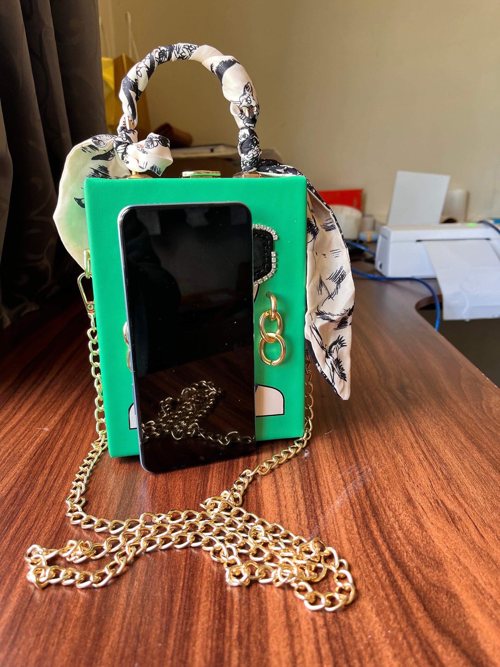 Elegant hard type Face bag hancarry or crossbody