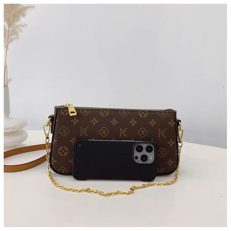 LV pochette