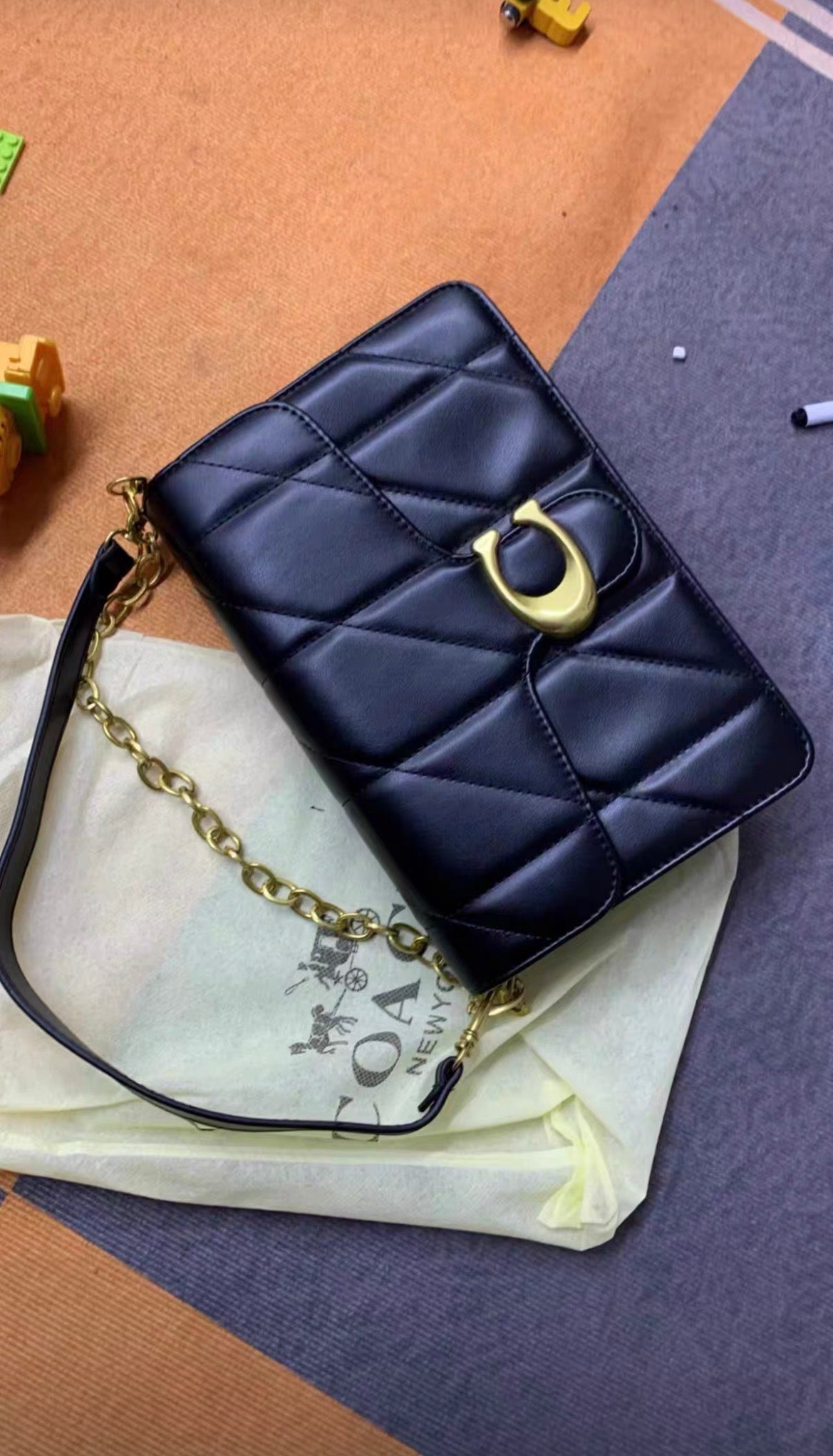 Pre order Coach versatile shoulder crossbody bag