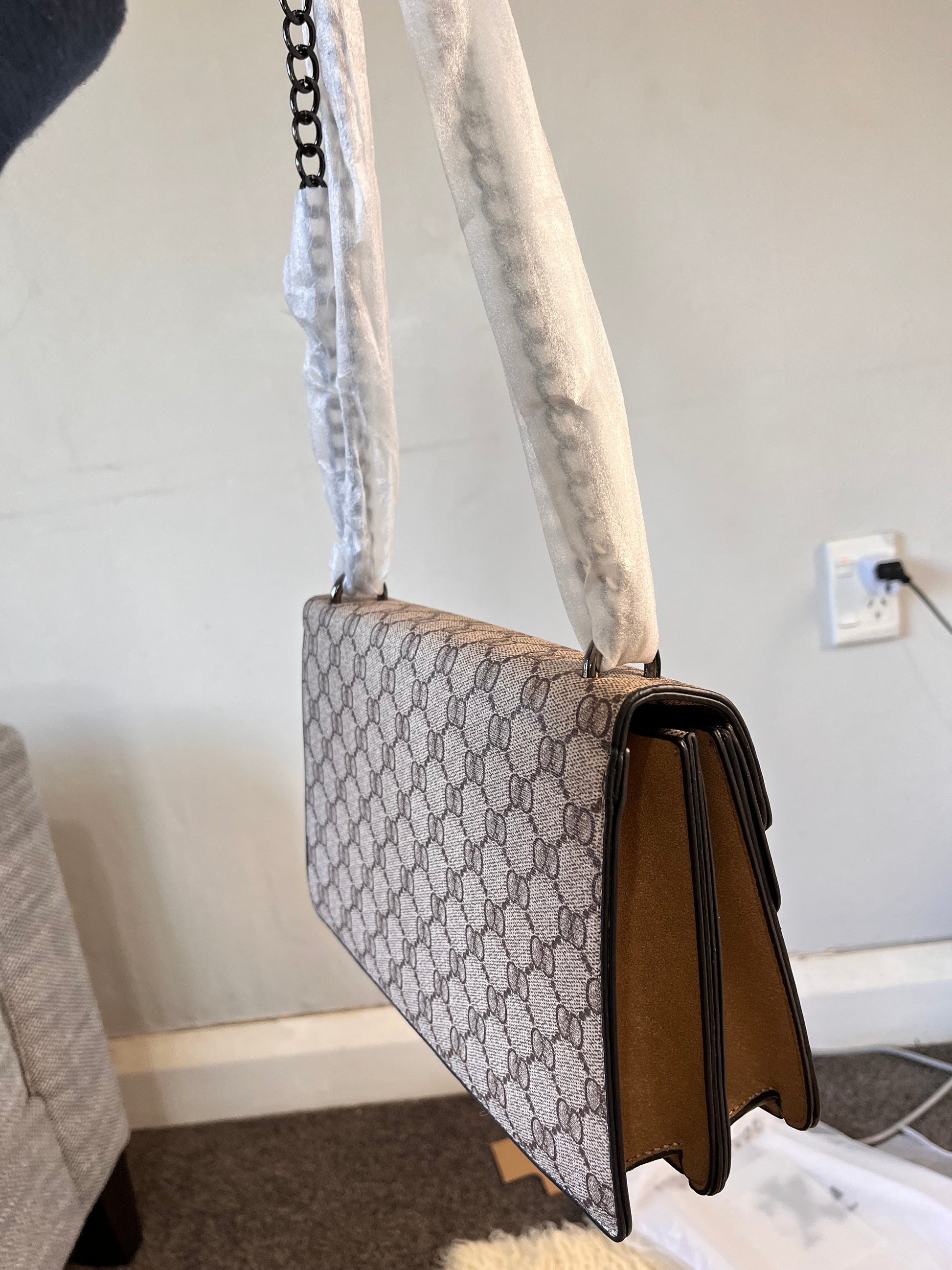 Gucci Dionysus hard type leather shoulder and crossbody bag w/gift box