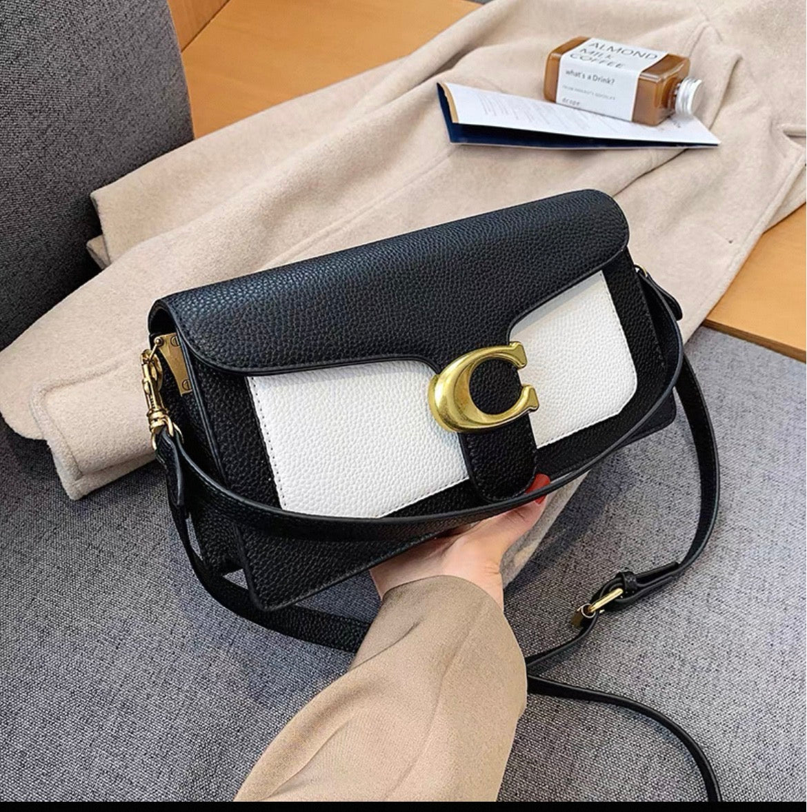 Pre order Coach underarm /shoulder bag