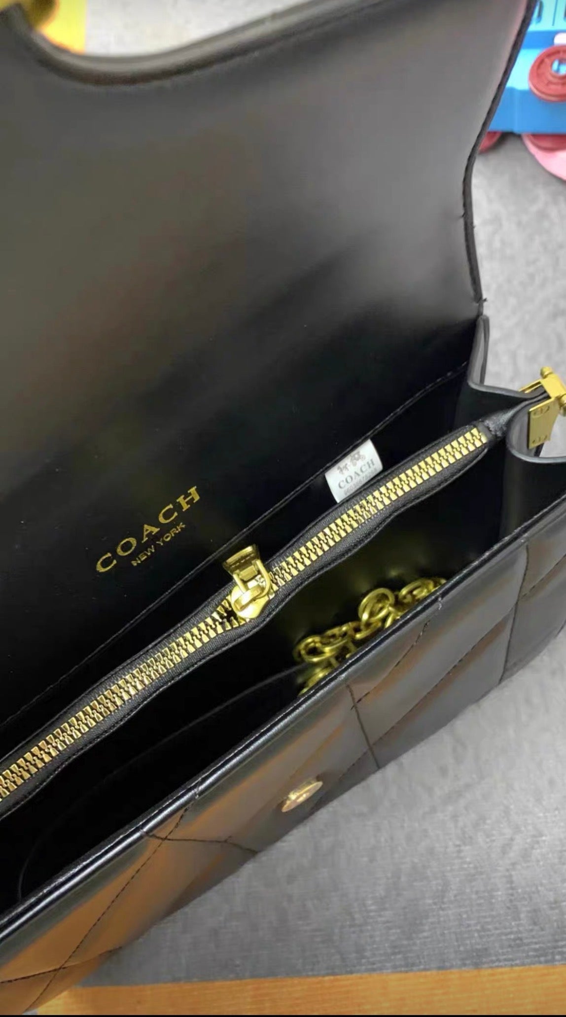 Pre order Coach versatile shoulder crossbody bag