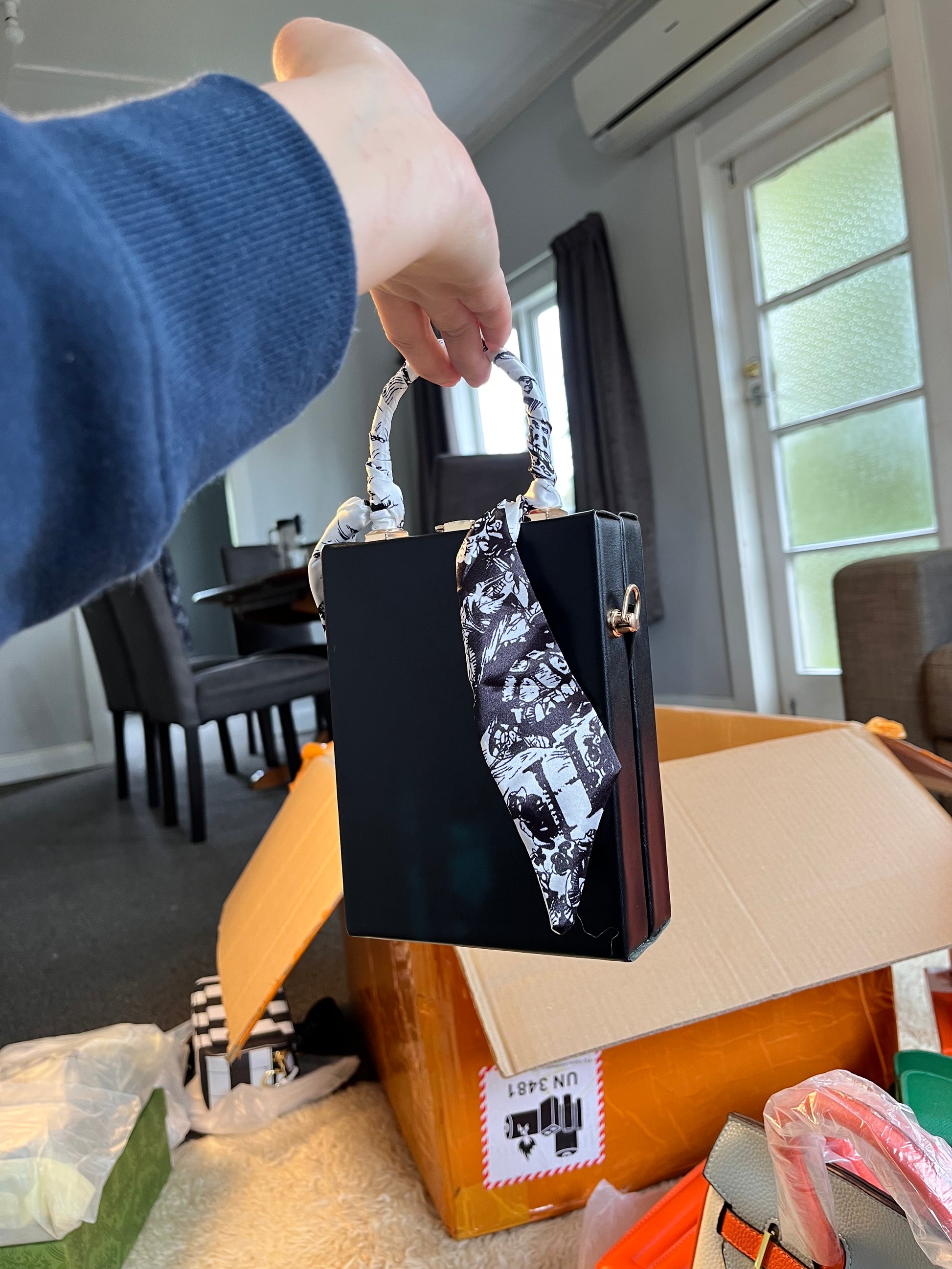 Elegant hard type Face bag hancarry or crossbody