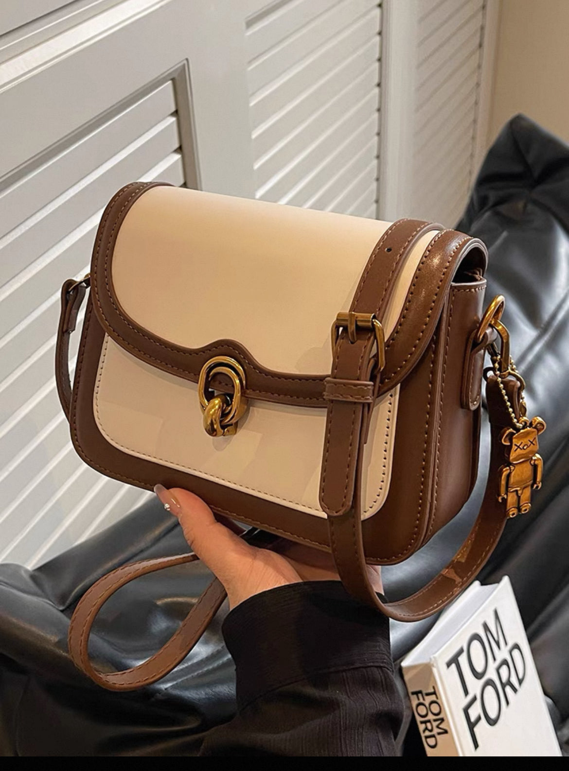 Leather crossbody bag with cute keychain