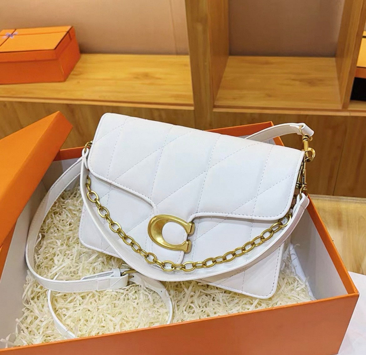 Pre order Coach versatile shoulder crossbody bag