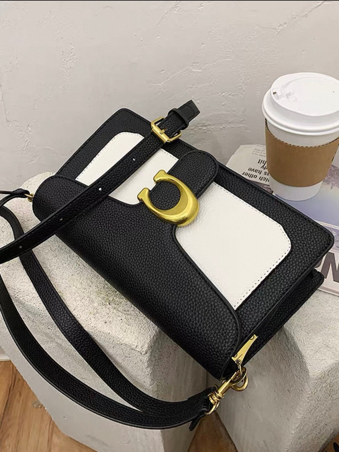 Pre order Coach underarm /shoulder bag