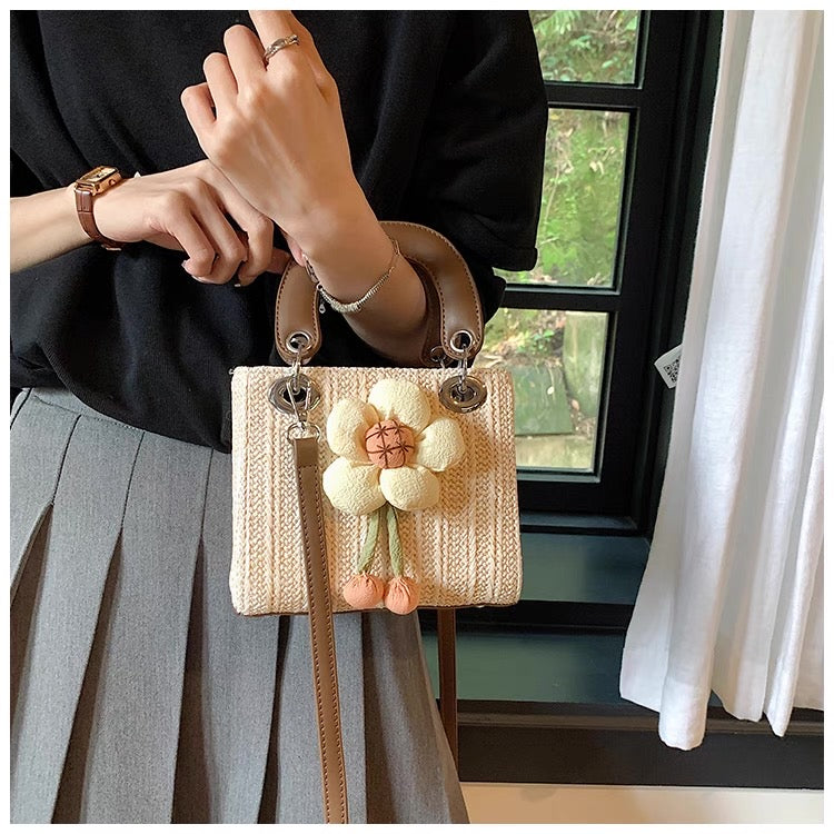Elegant Woven Straw 2025 New Niche Design Crossbody Bag Seaside Resort Style Popular Satchel Princess Diana Bag