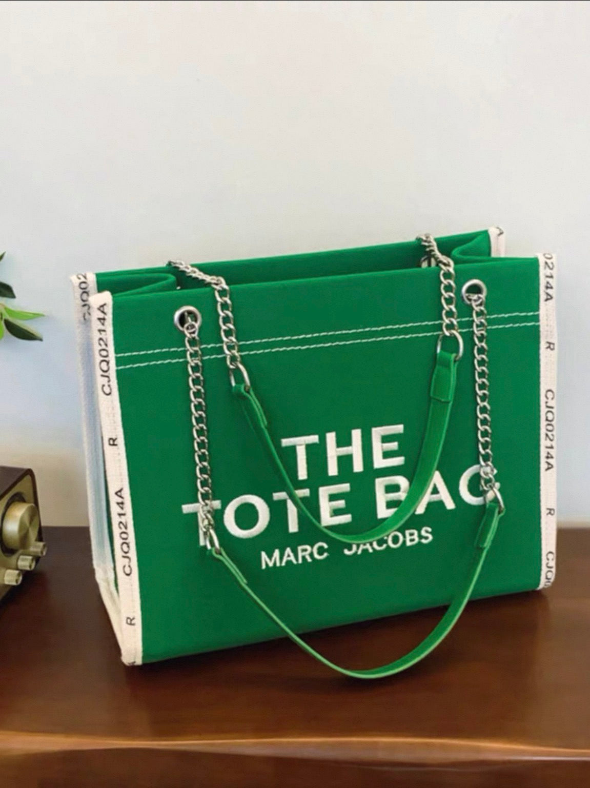 Marc Jacobs , The Tote bag