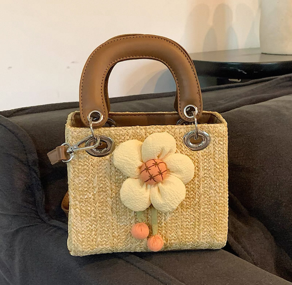Elegant Woven Straw 2025 New Niche Design Crossbody Bag Seaside Resort Style Popular Satchel Princess Diana Bag