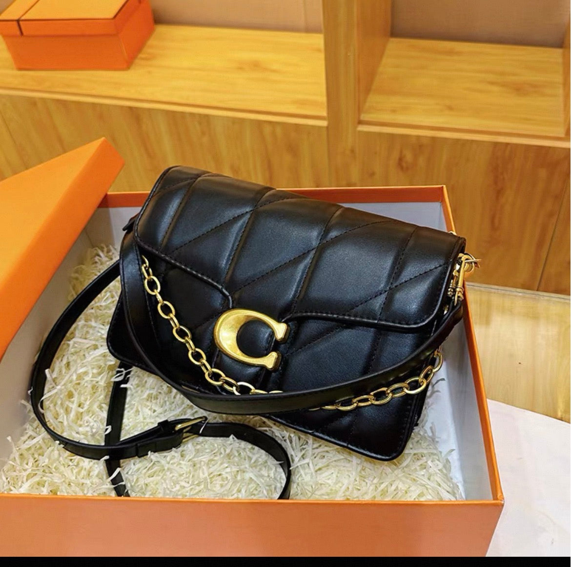 Pre order Coach versatile shoulder crossbody bag