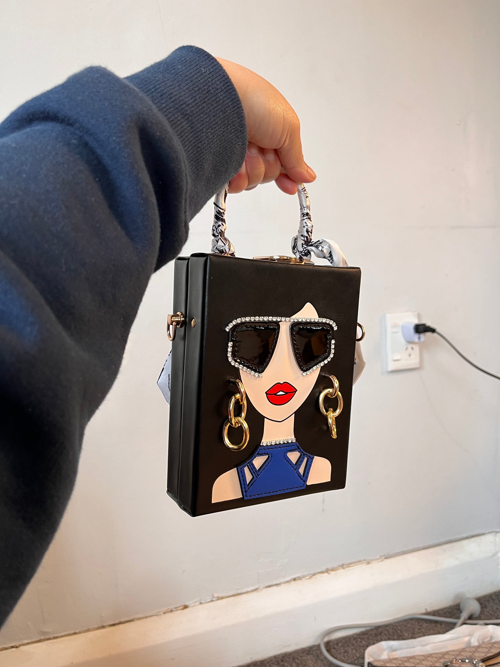 Elegant hard type Face bag hancarry or crossbody
