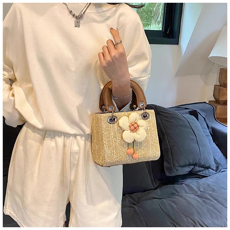 Elegant Woven Straw 2025 New Niche Design Crossbody Bag Seaside Resort Style Popular Satchel Princess Diana Bag
