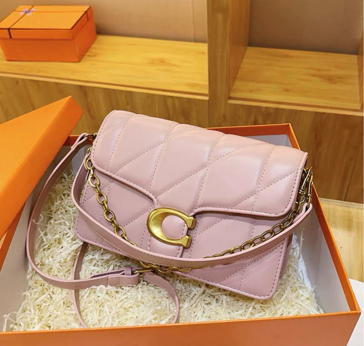 Pre order Coach versatile shoulder crossbody bag