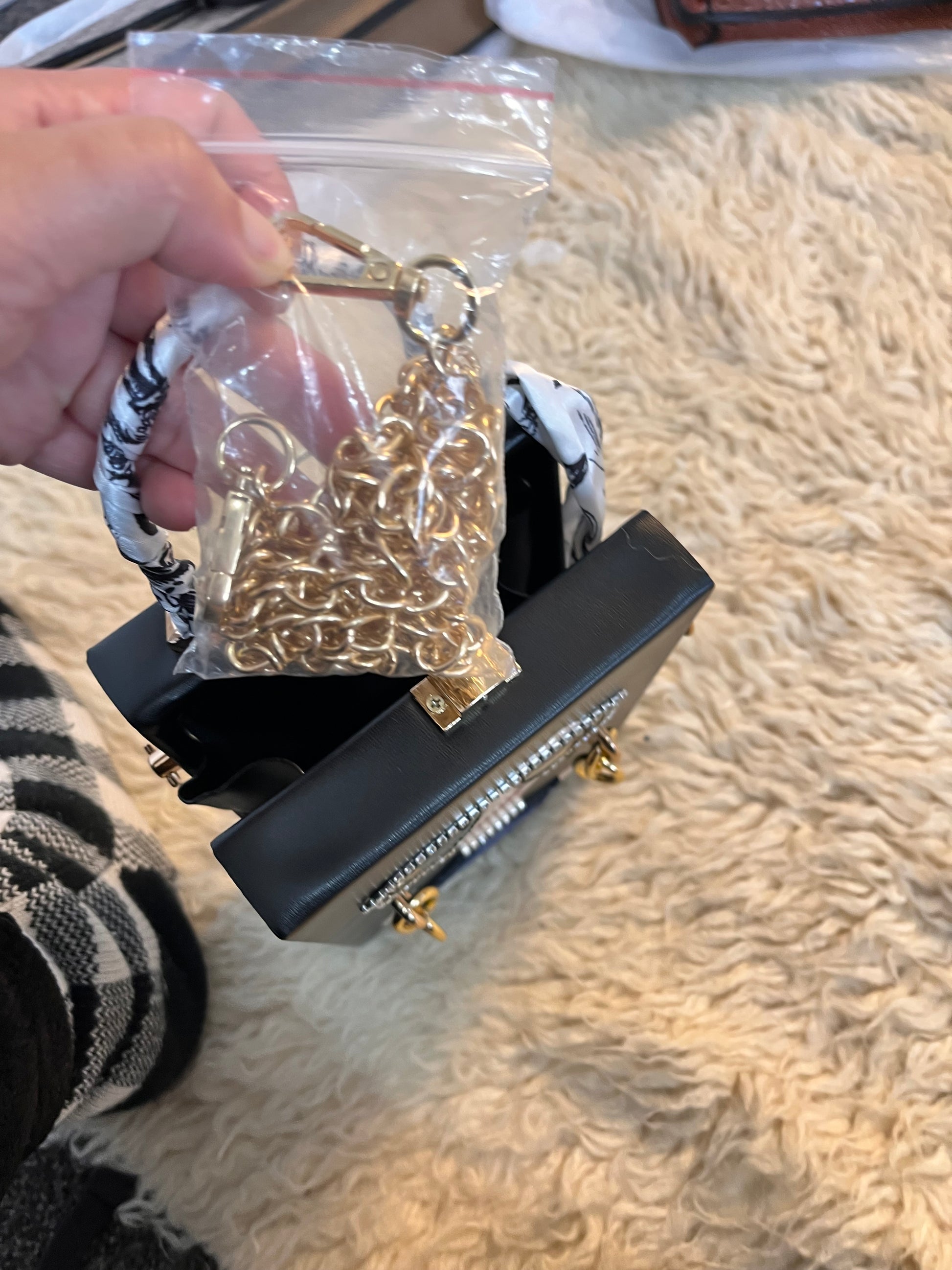 Elegant hard type Face bag hancarry or crossbody