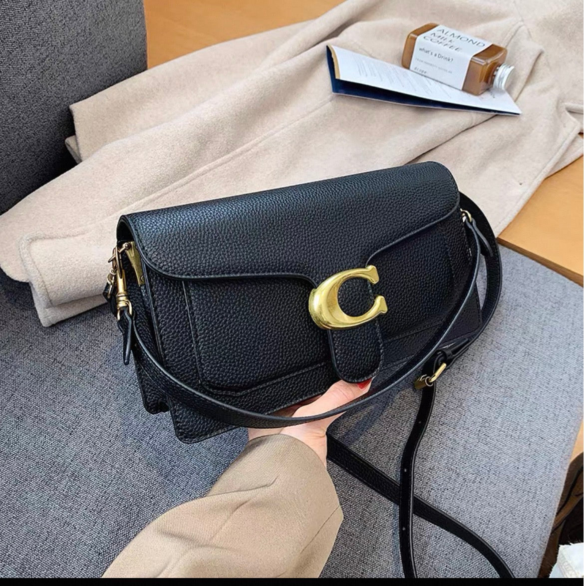 Pre order Coach underarm /shoulder bag