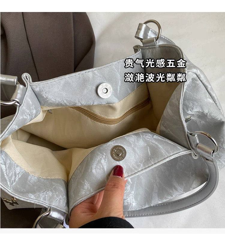 Tote Bag Large Capacity 2025 High-End Shoulder Bag, College and professional With ornaments/keychains