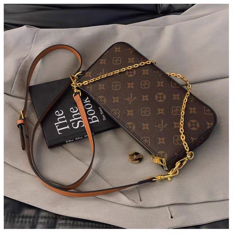 LV pochette