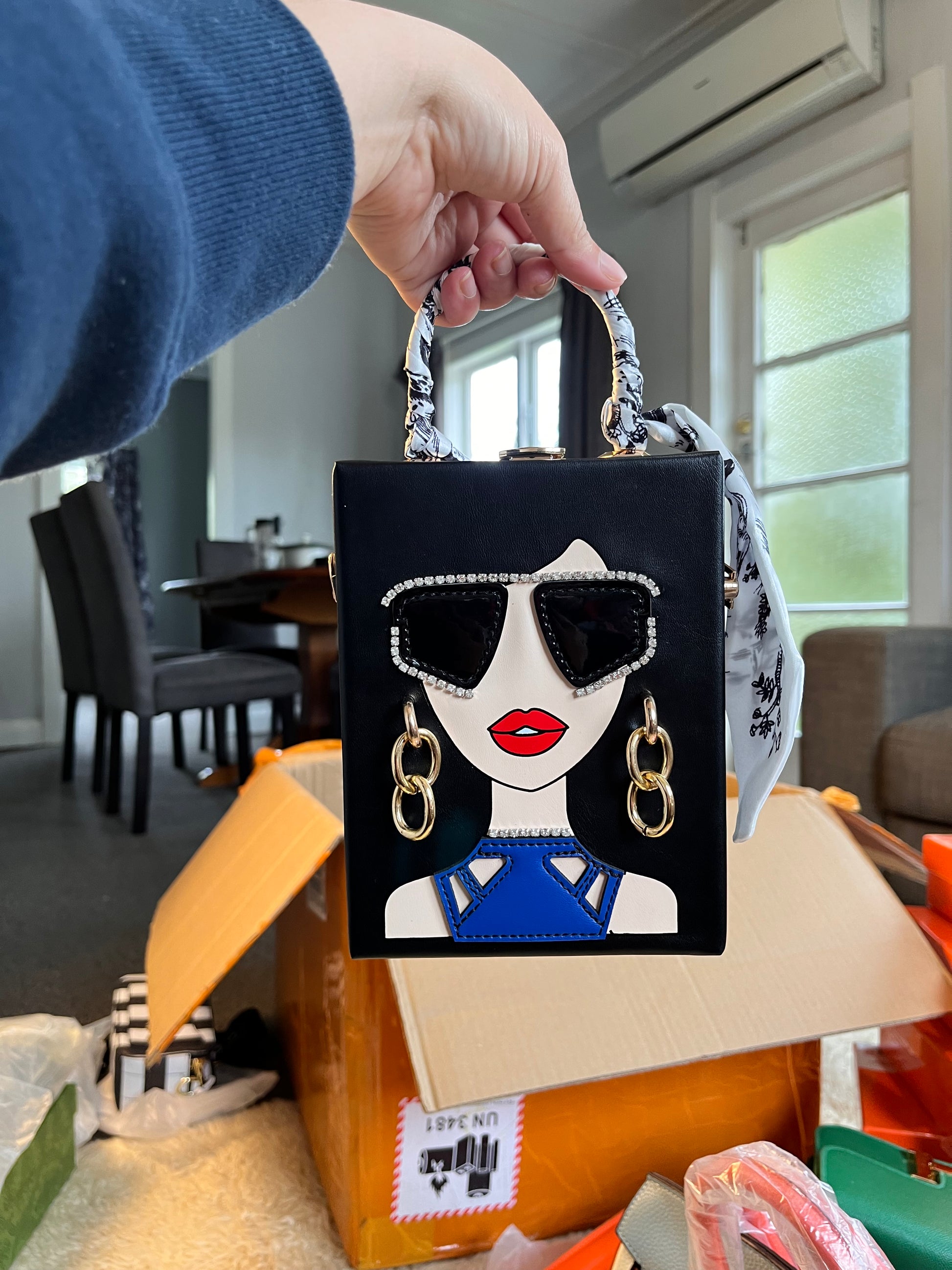 Elegant hard type Face bag hancarry or crossbody