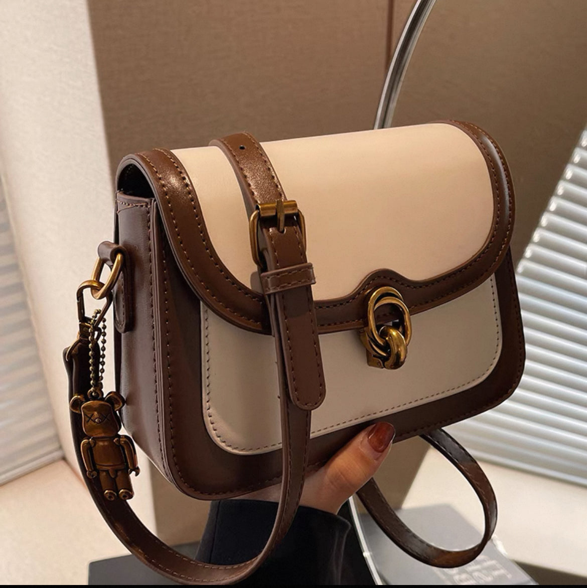 Leather crossbody bag with cute keychain