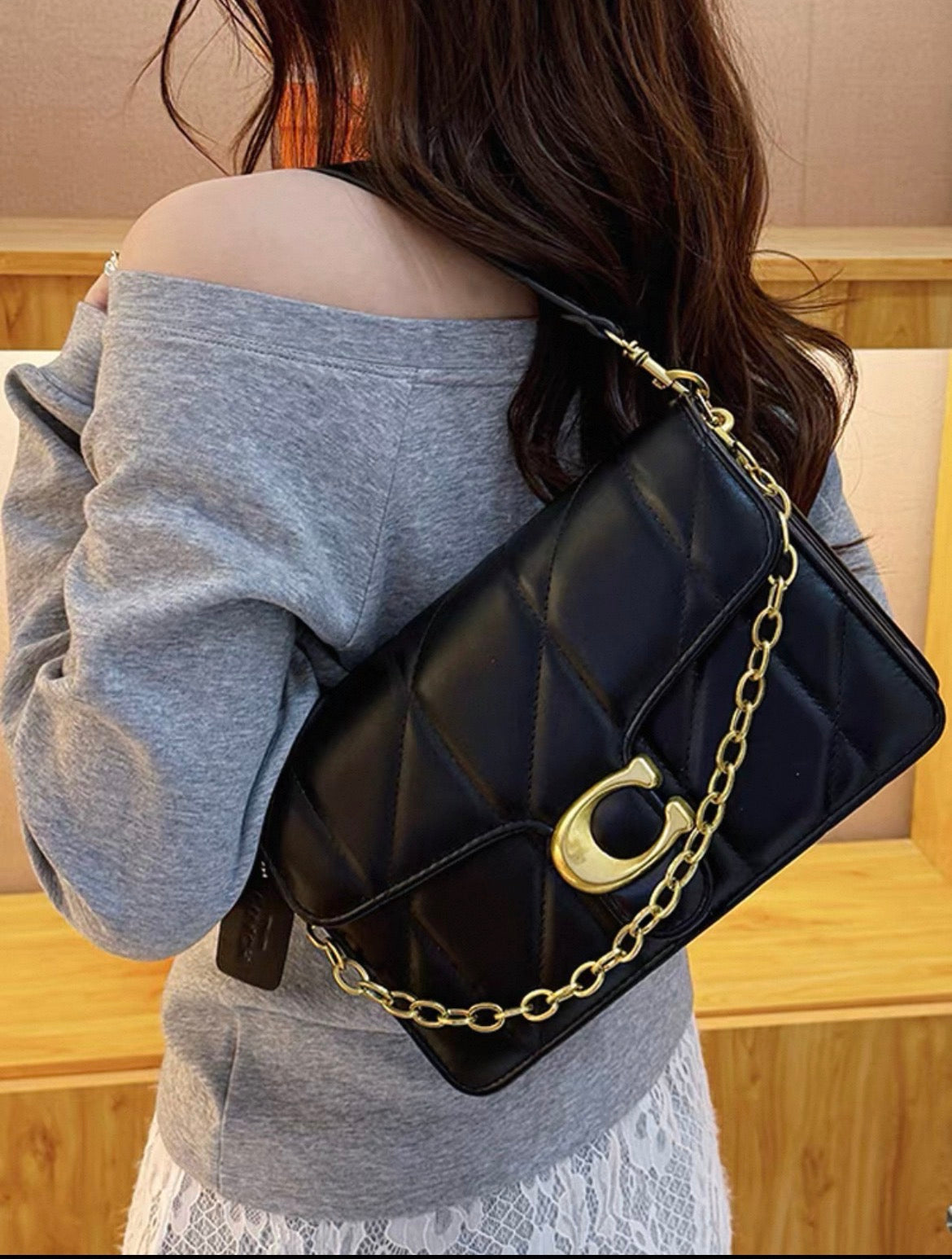 Pre order Coach versatile shoulder crossbody bag