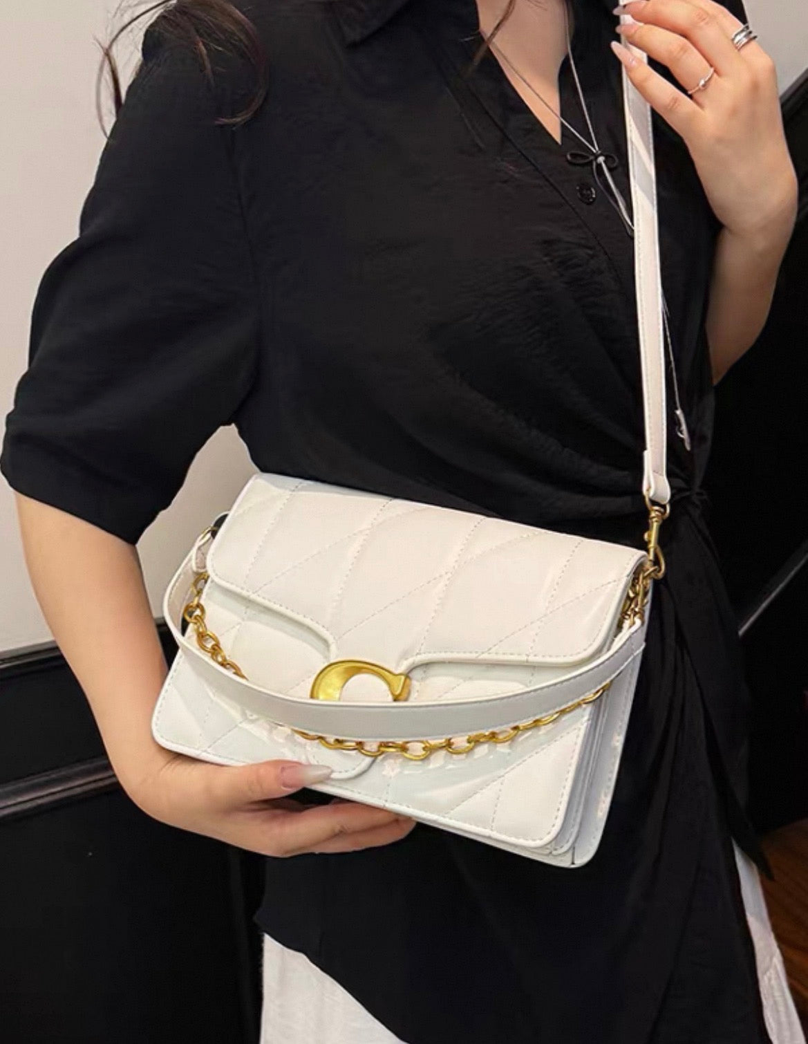 Pre order Coach versatile shoulder crossbody bag