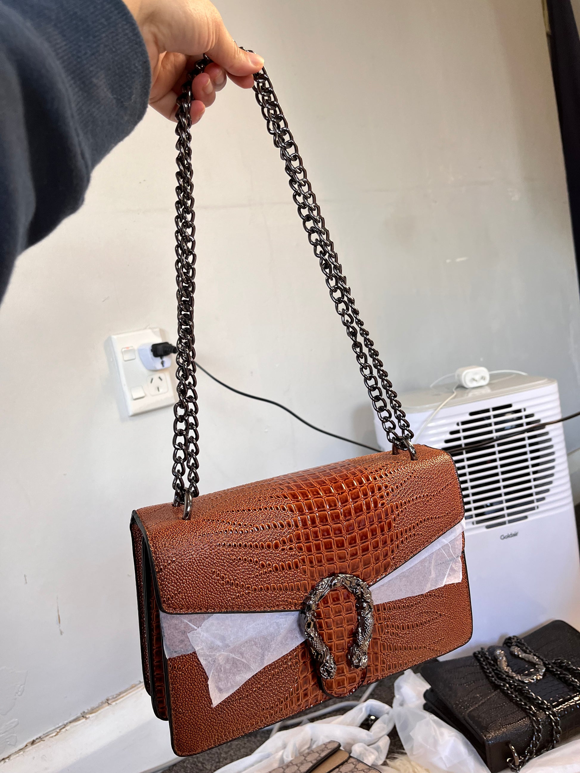 Crocodile pattern soft type leather shoulder and crossbody bag