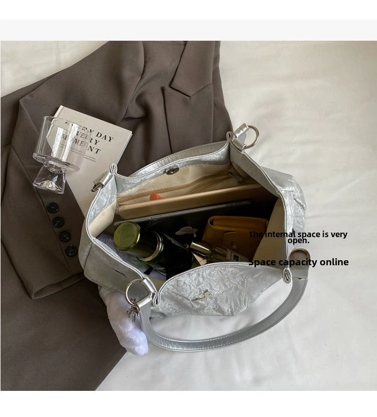 Tote Bag Large Capacity 2025 High-End Shoulder Bag, College and professional With ornaments/keychains