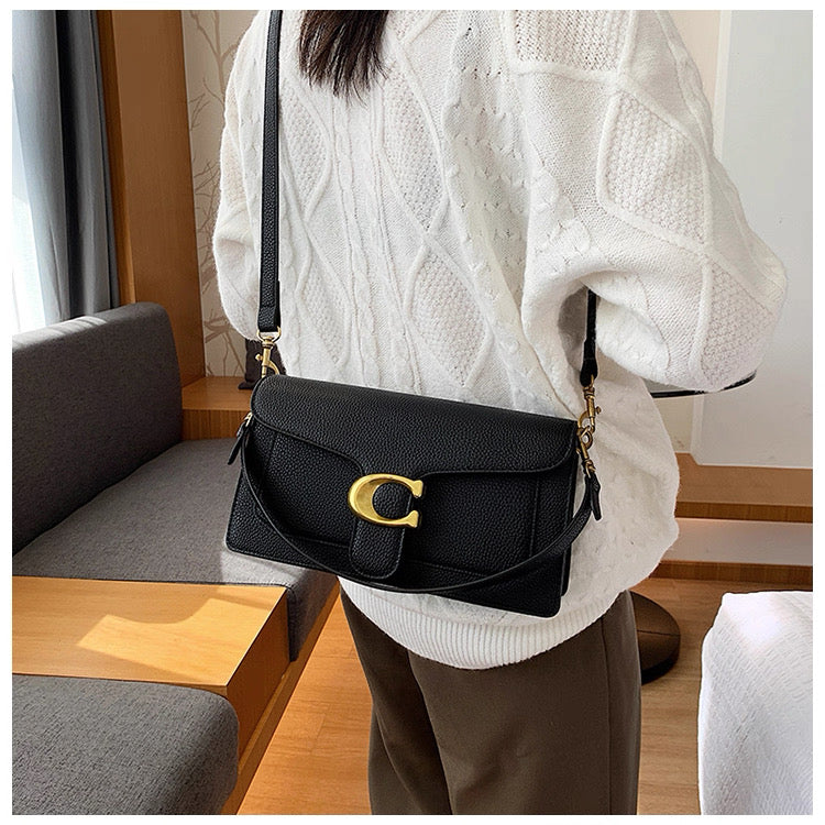 Pre order Coach underarm /shoulder bag