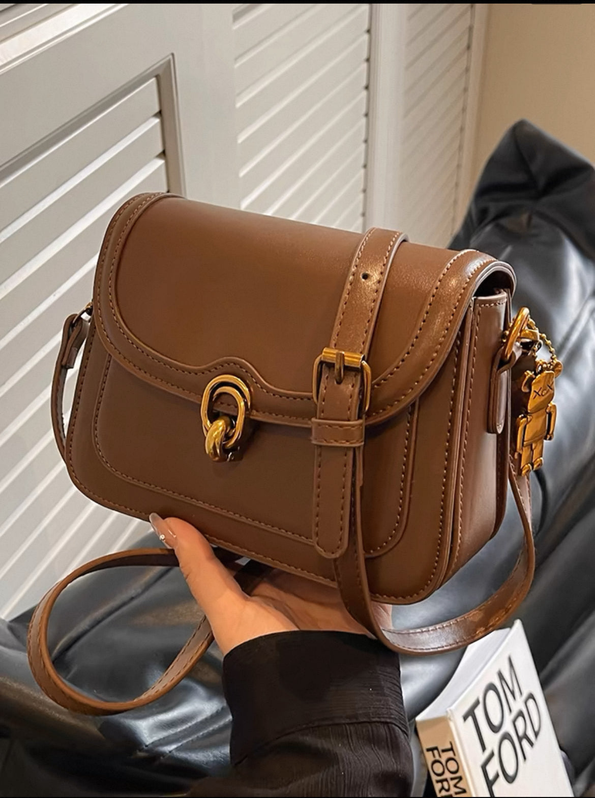 Leather crossbody bag with cute keychain
