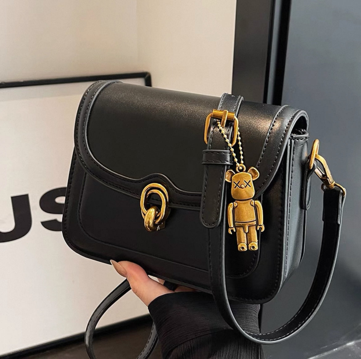 Leather crossbody bag with cute keychain