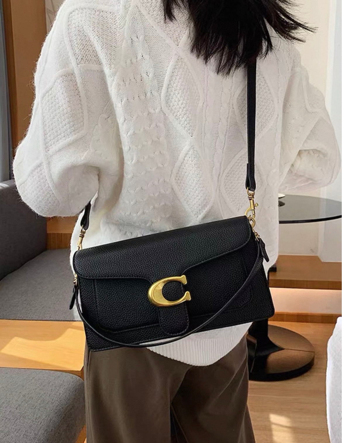 Pre order Coach underarm /shoulder bag