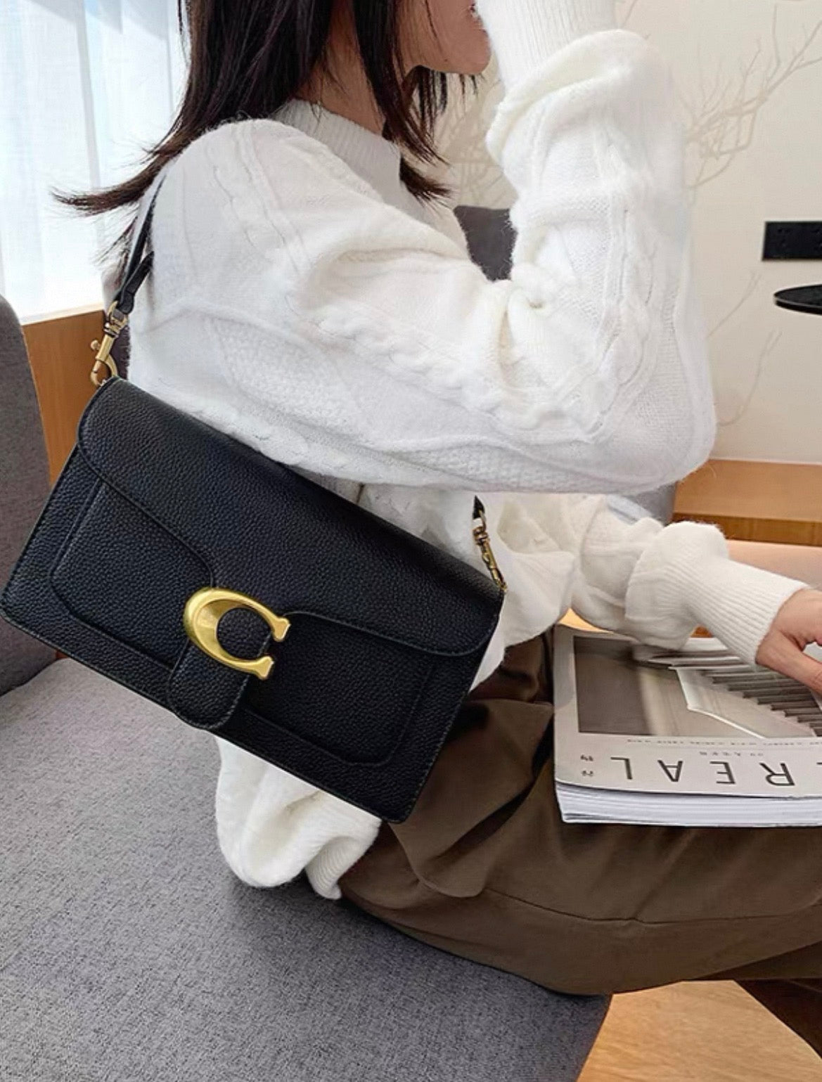 Pre order Coach underarm /shoulder bag