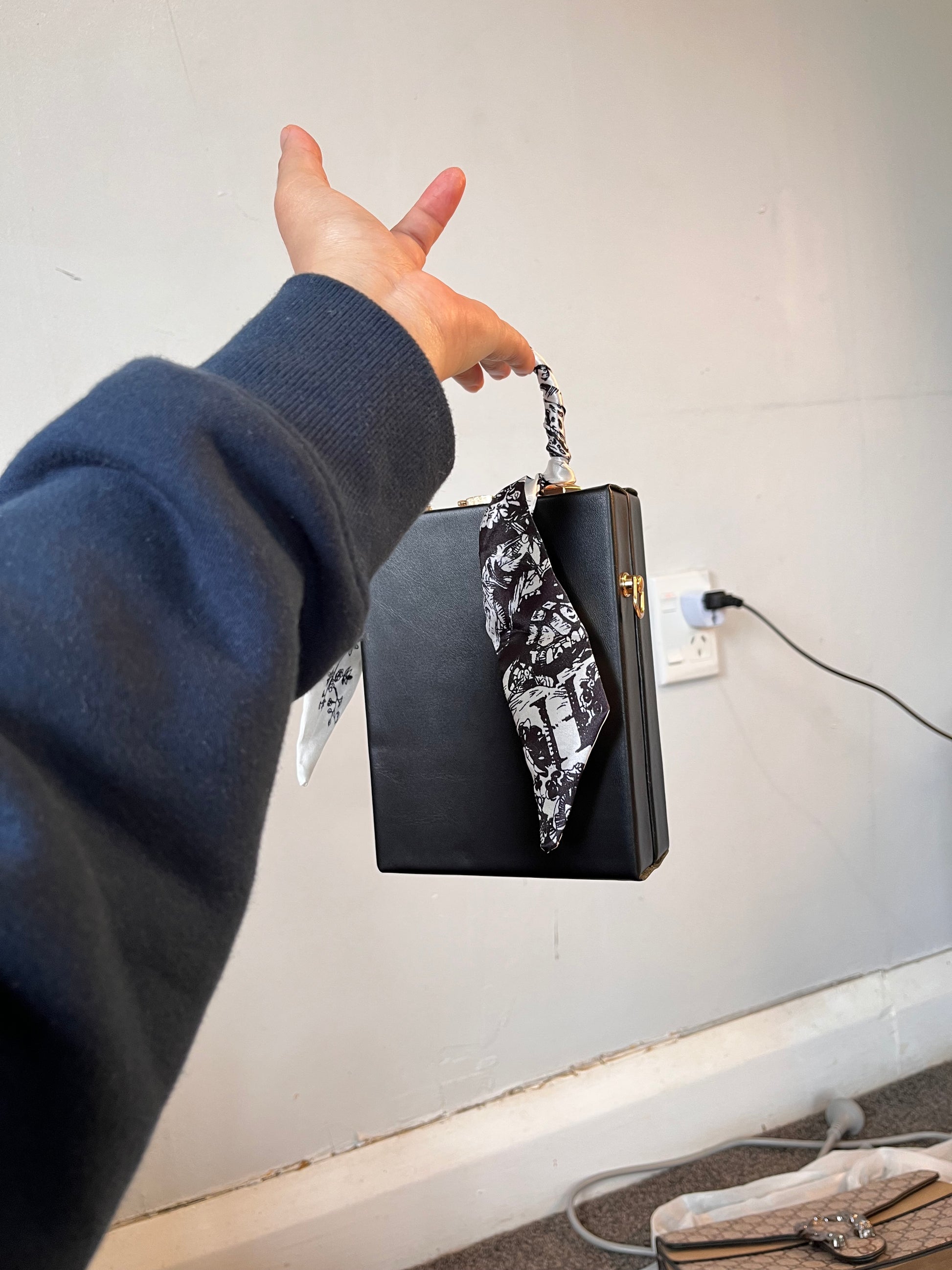Elegant hard type Face bag hancarry or crossbody