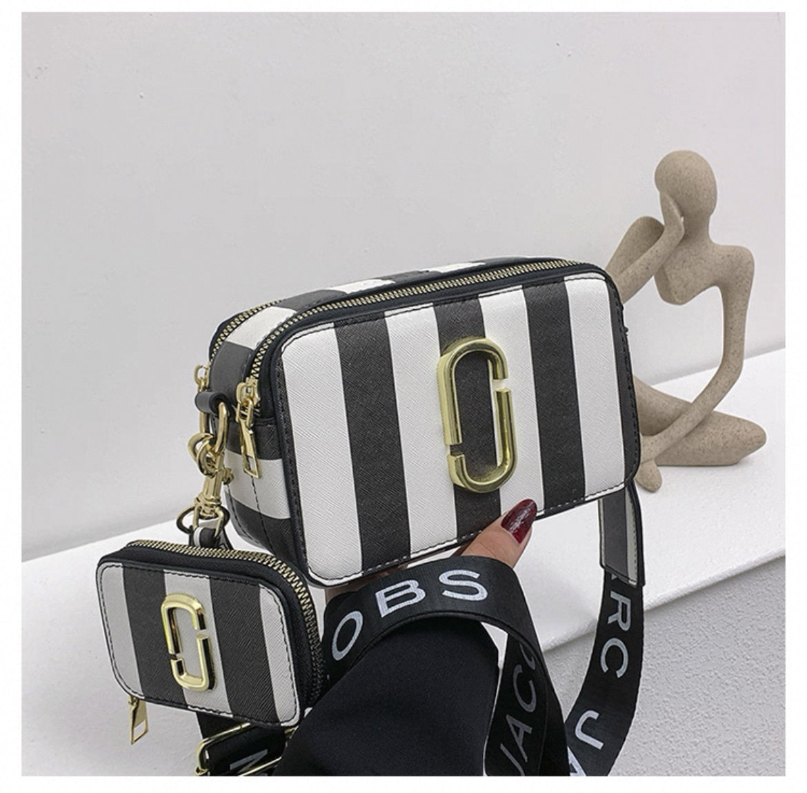 Marc Jacob  Trendy Super Stylish One-Shoulder Cross-Body with coin purse Square type