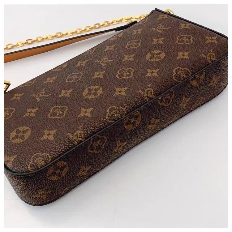 LV pochette