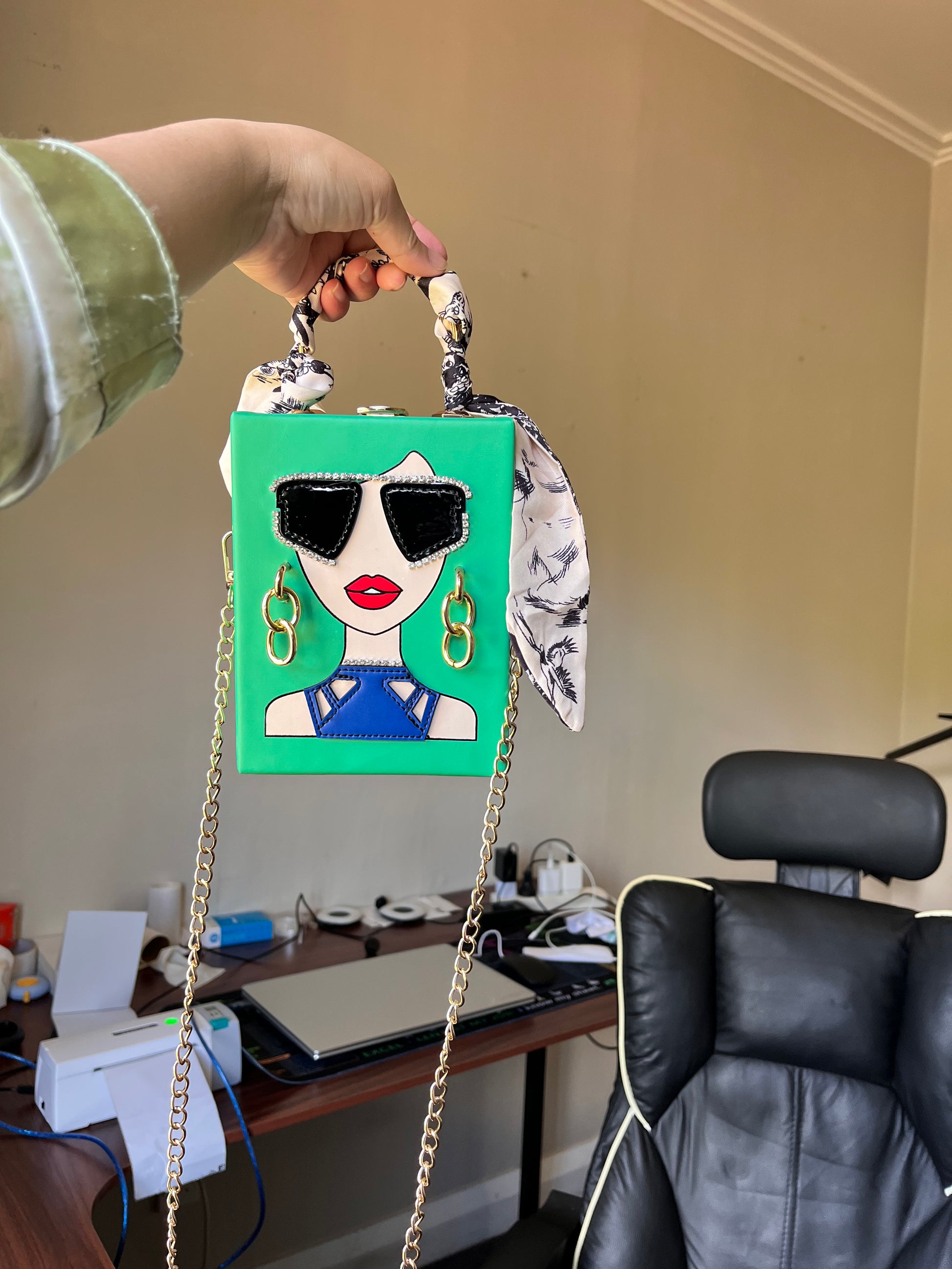 Elegant hard type Face bag hancarry or crossbody