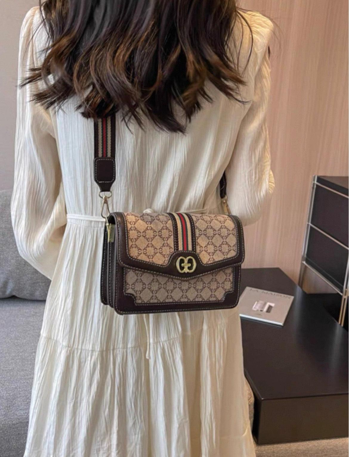 G crossbody bag