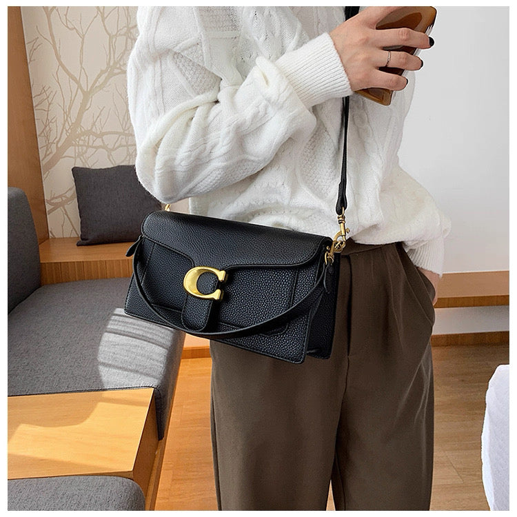 Pre order Coach underarm /shoulder bag