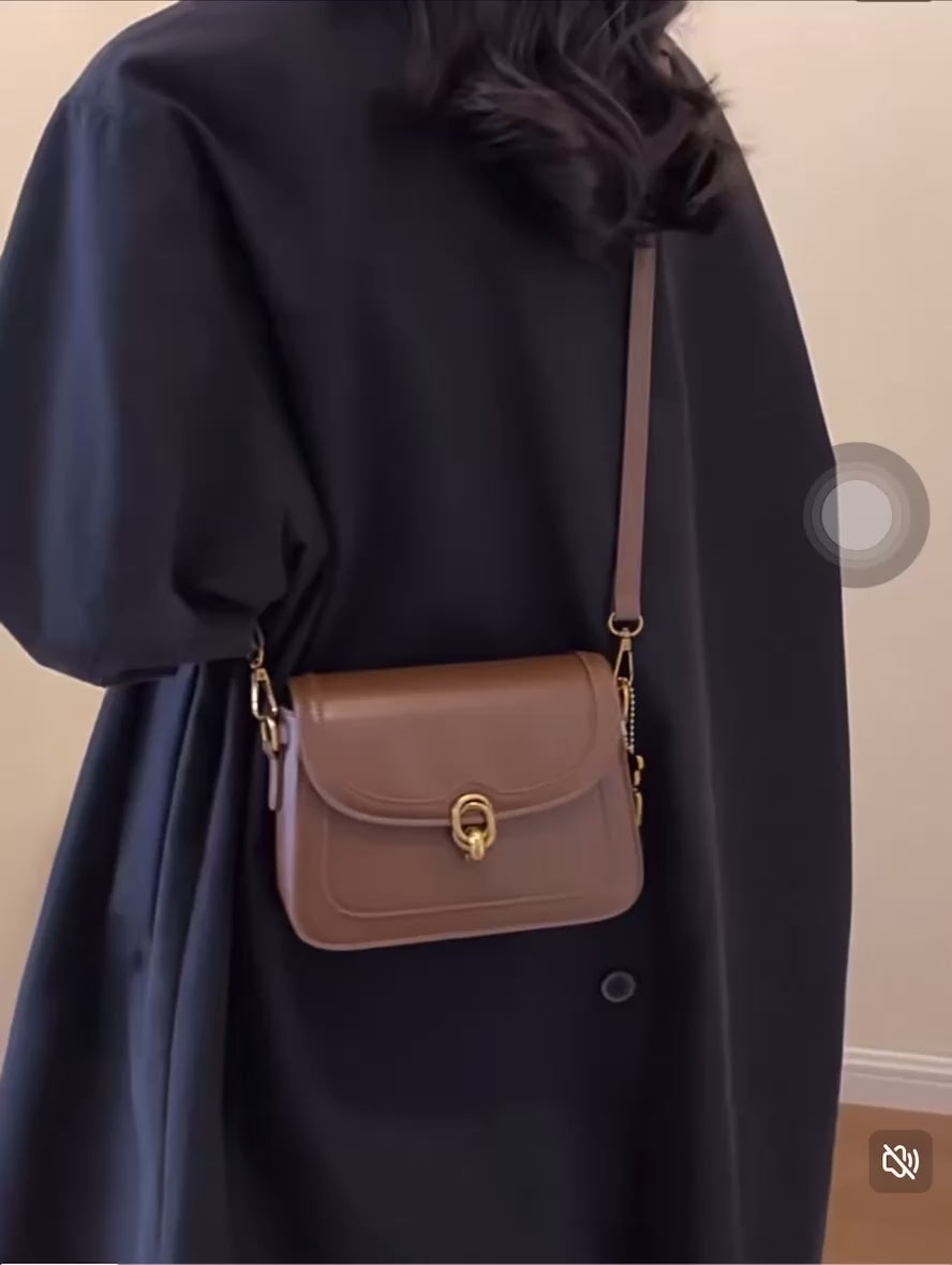 Leather crossbody bag with cute keychain